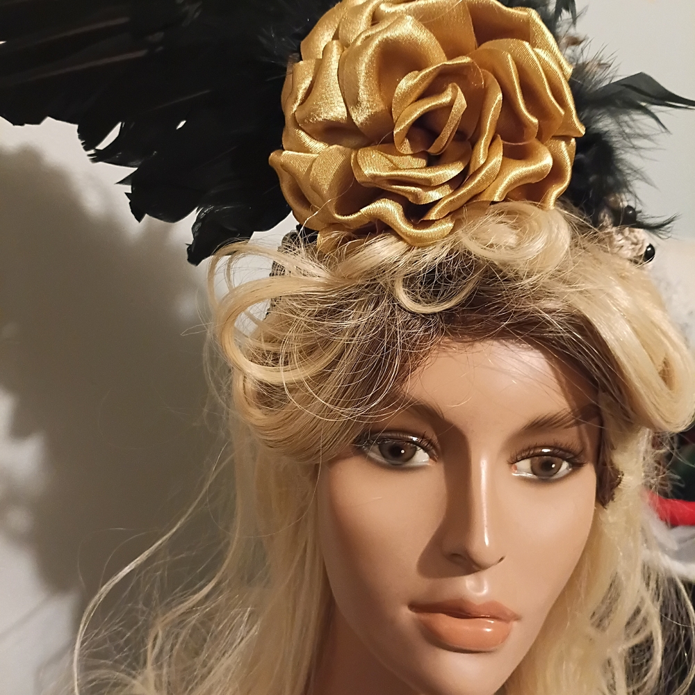 Elegant Gold Floral Headpiece